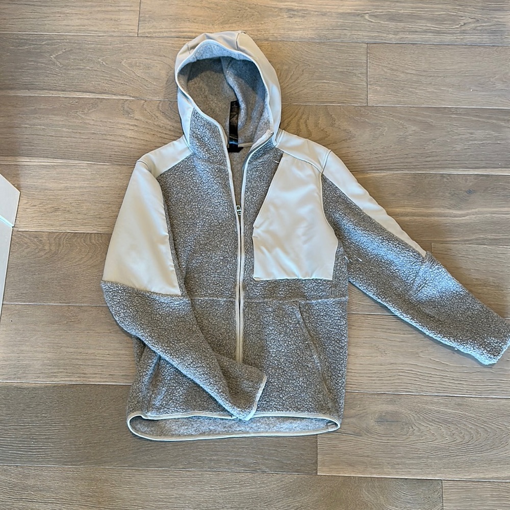Men’s Lululemon full-zip grey jacket with hood, size M
